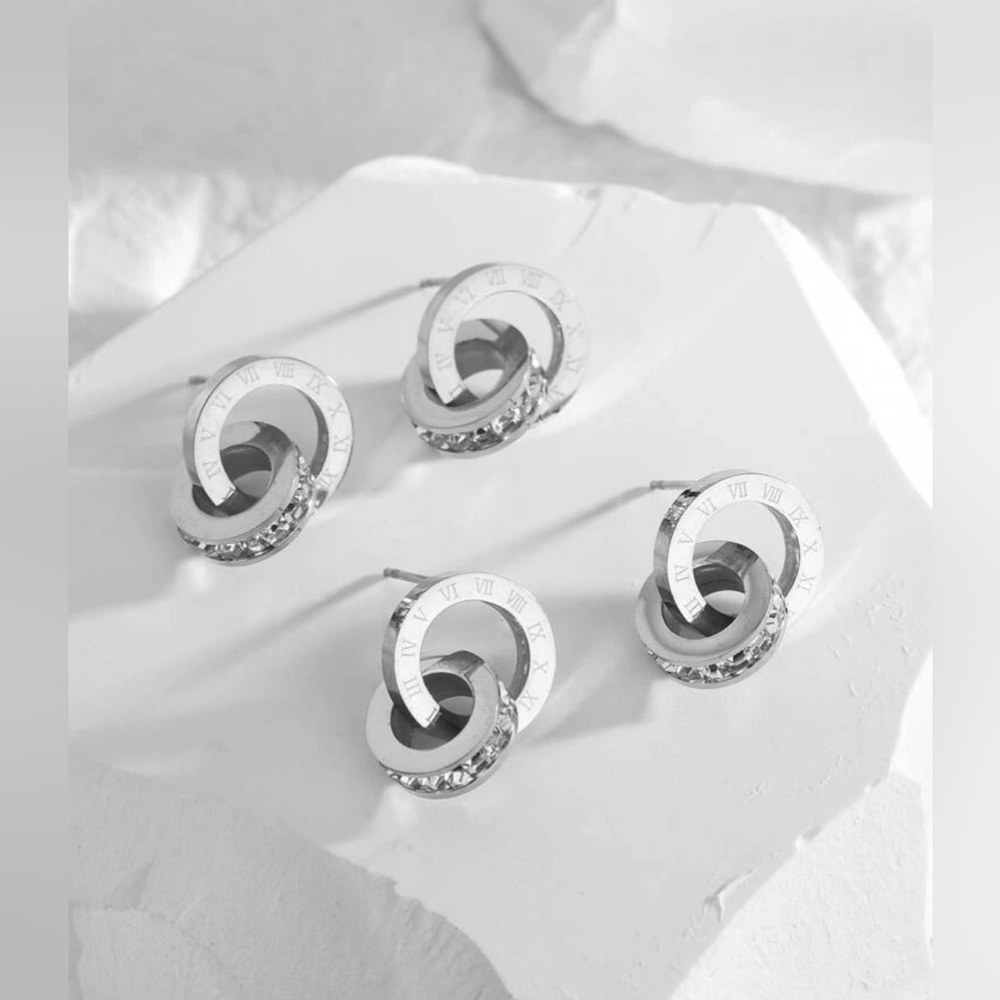 💠 316 Surgical Steel SILVER Roman Numeral/Rhinestone Hoop Earrings NWT - Picture 4 of 6